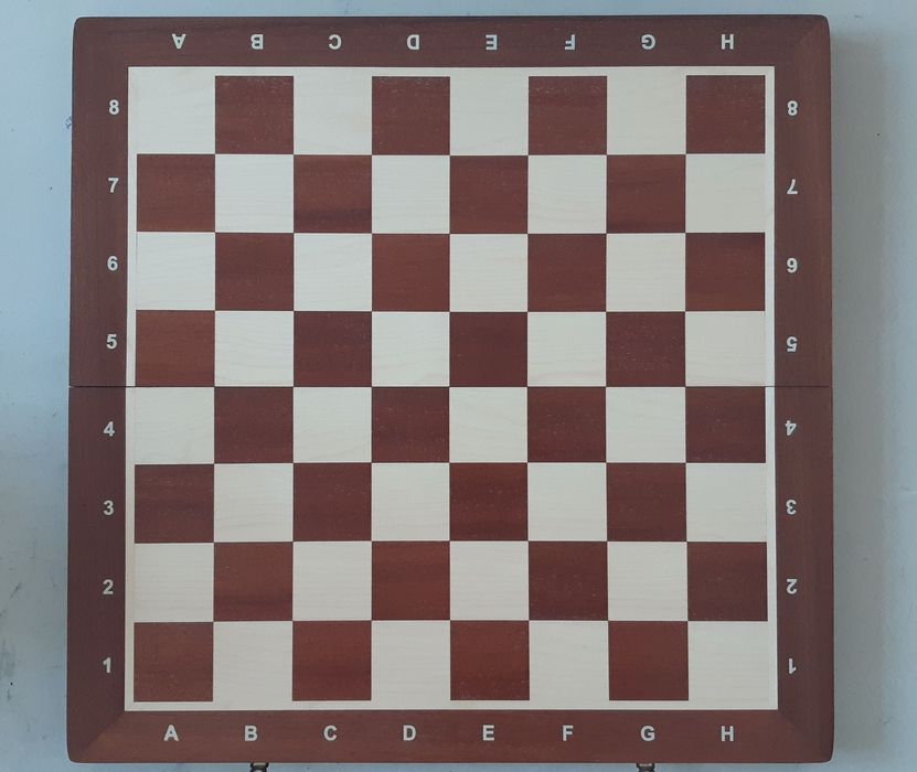 Шахматы  с доской 45 на 45 ,и 37 на 37