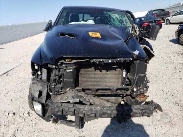 RAM 1500 5.7 4x4 z 2013 roku, model USA.