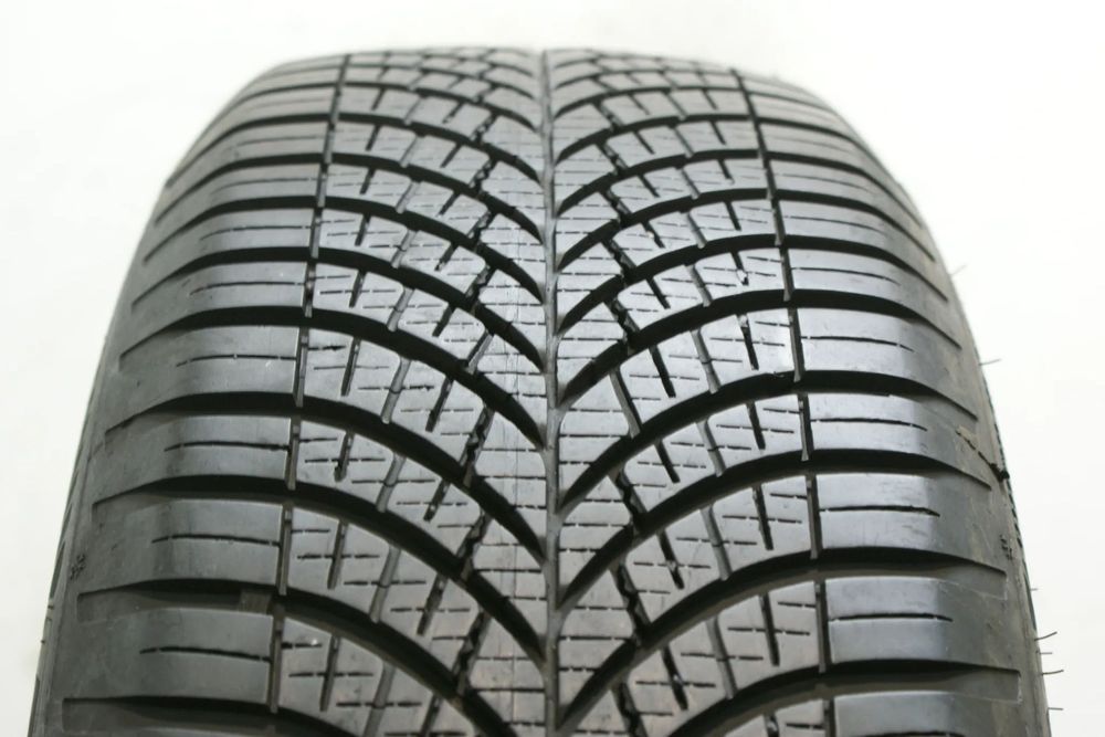 215/65R17 GOODYEAR VECTOR 4SEASONS G3 SUV , 7,2mm 2023r B2252
