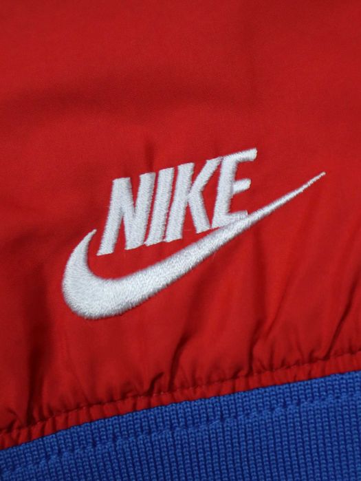 Nike Kurtka wiatrówka przeciwdeszczowa z kapturem czerwona niebieska