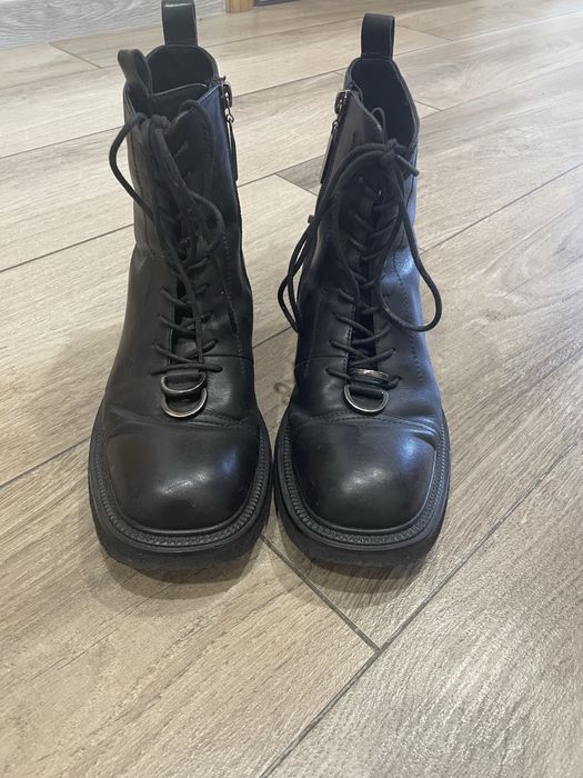 Жіночі черевики шкіряні