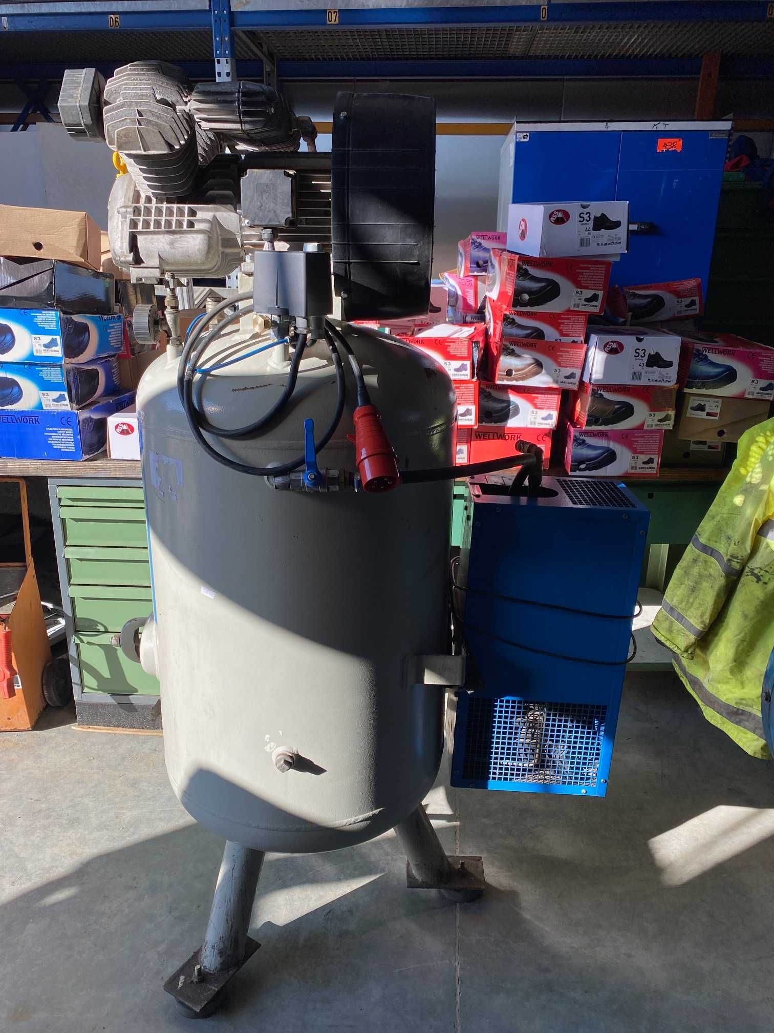 Kompresor Schneider z osuszaczem typ 590- 70 ST, 10 bar