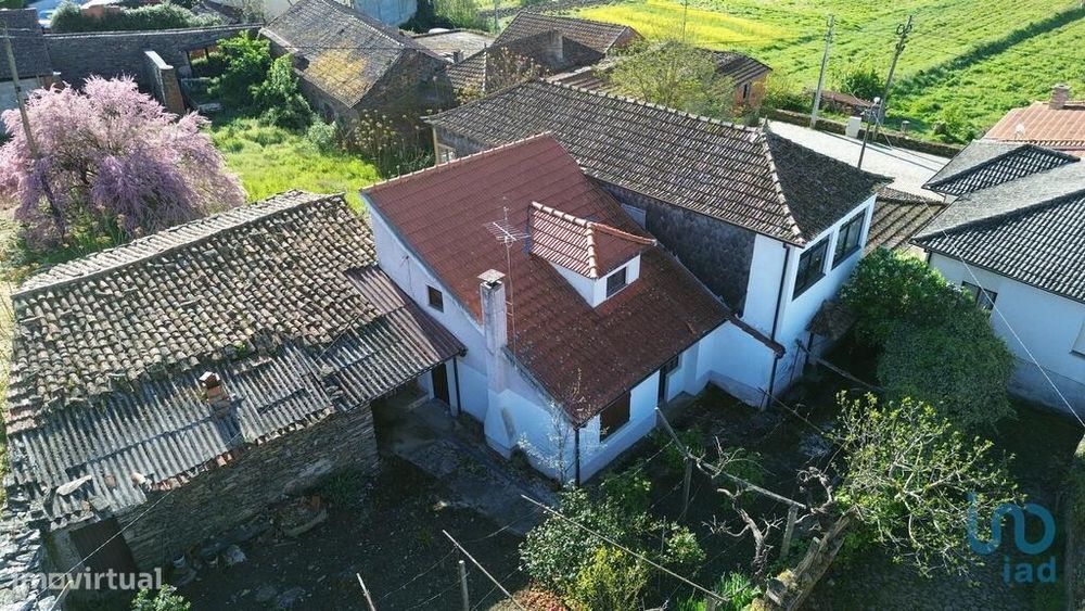 Casa de Campo T4 em Veiga de Lila de 461,00 m2