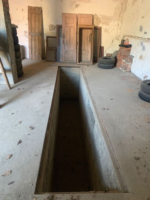 МІ Торговельне приміщення з автомобільними боксами у Великому Кучурові