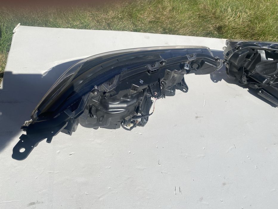 Lampa przednia Toyota Rav4 v 19 kompletna