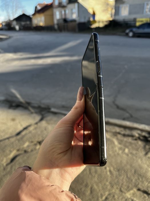 Телефон Samsung Galaxy Z Flip 3  8/128gb
