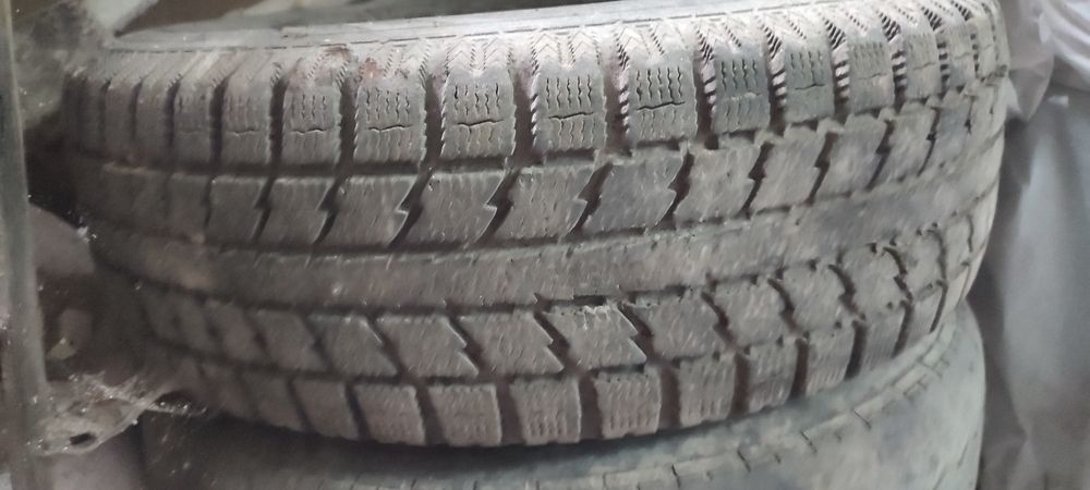 Продам пару коліс Toyo 205 65 R15