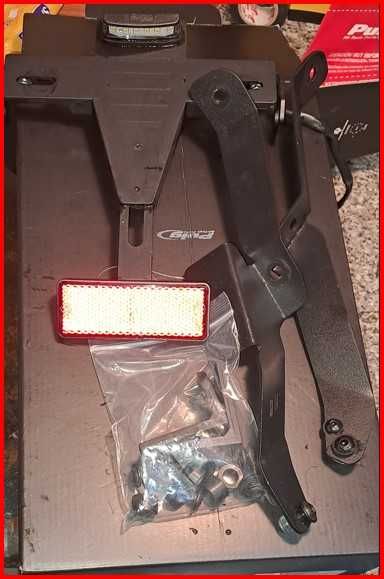 Suporte de Matricula desportivo CB125R /CB300R da Puig (novo)