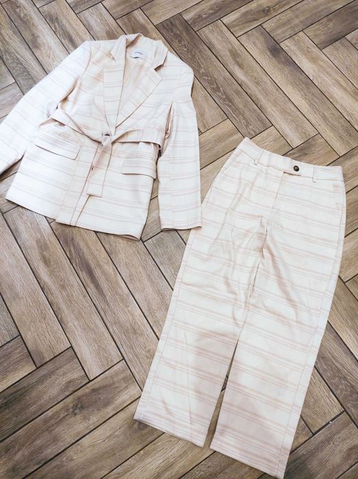 Garnitur damski jasny w pastelowy róż paski s/m