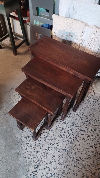 Conjunto de mesas de apoio