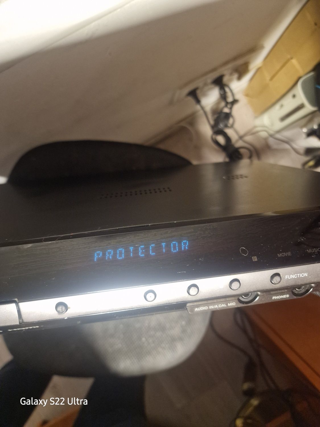 Sony DAV-DZ680...