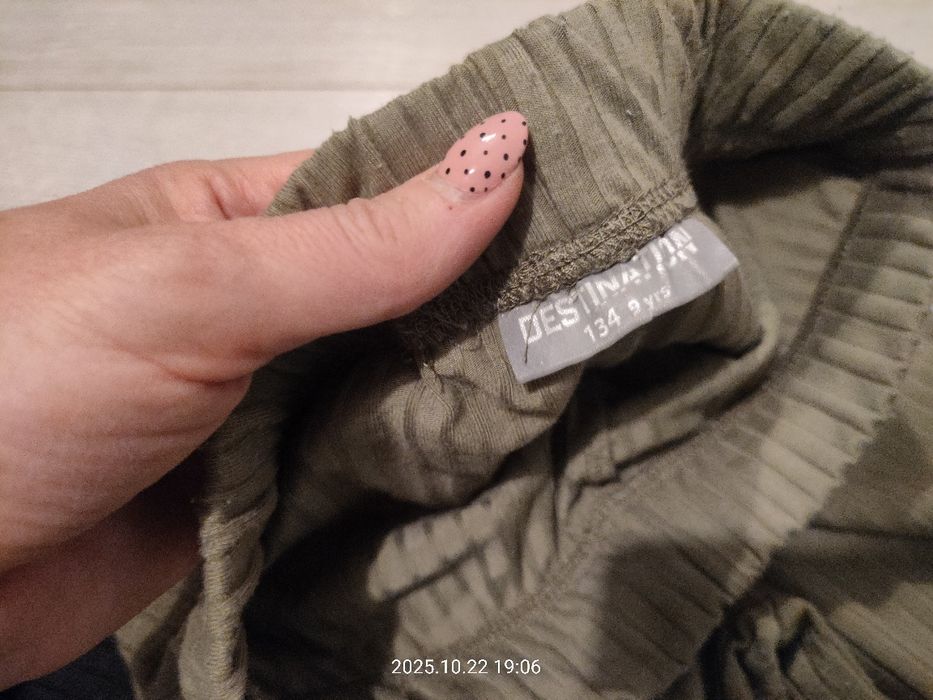 Spodnie z szerszą nogawką r. 134