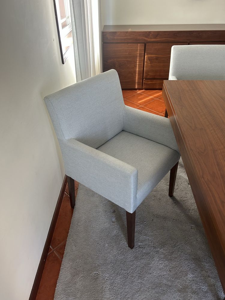 Conjunto Sala jantar Mesa, Aparador e Cadeirões LasKasas
