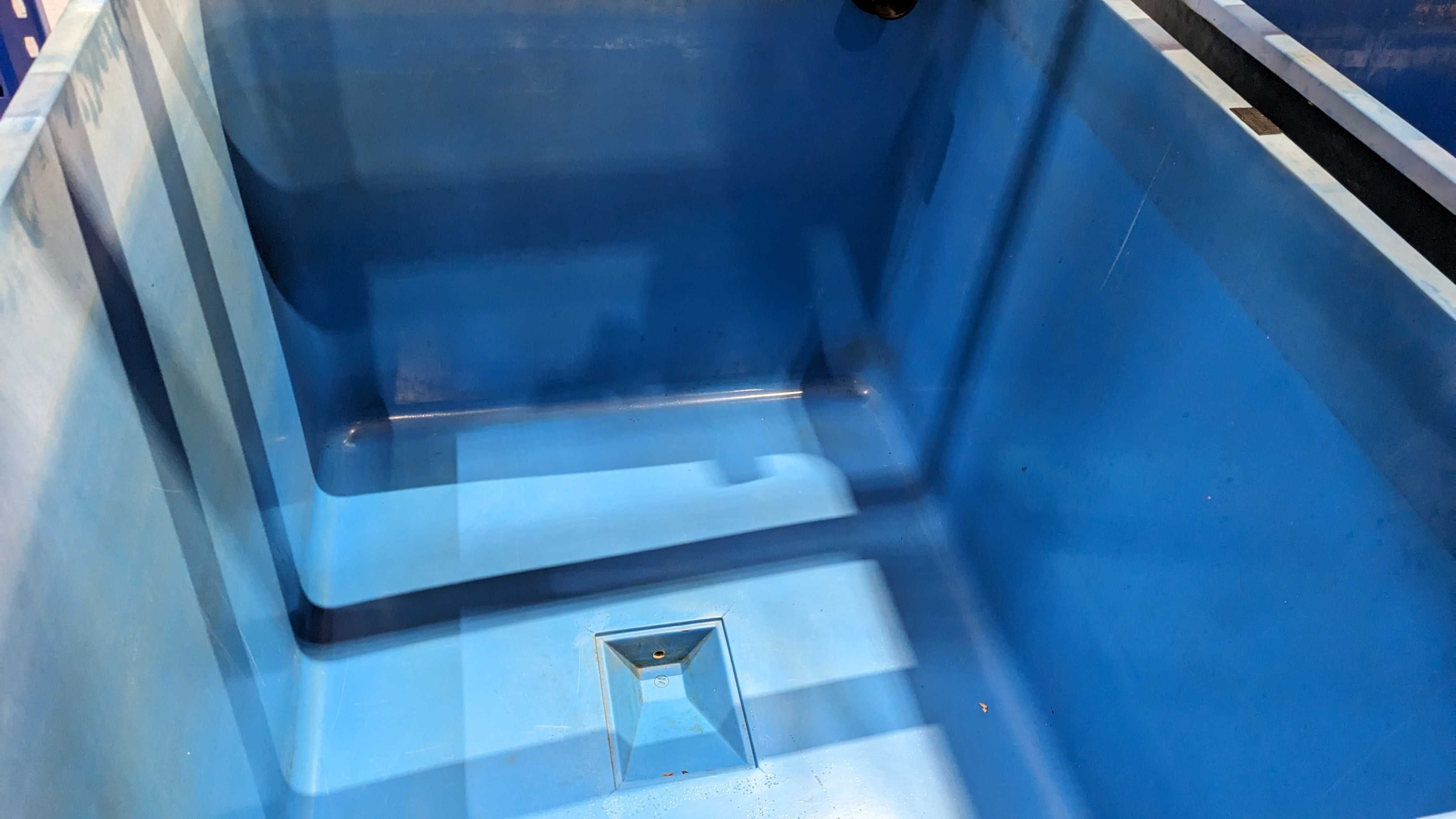 Fishtank / Zbiornik do sprzedaży ryb z filtrem 1050L Happet