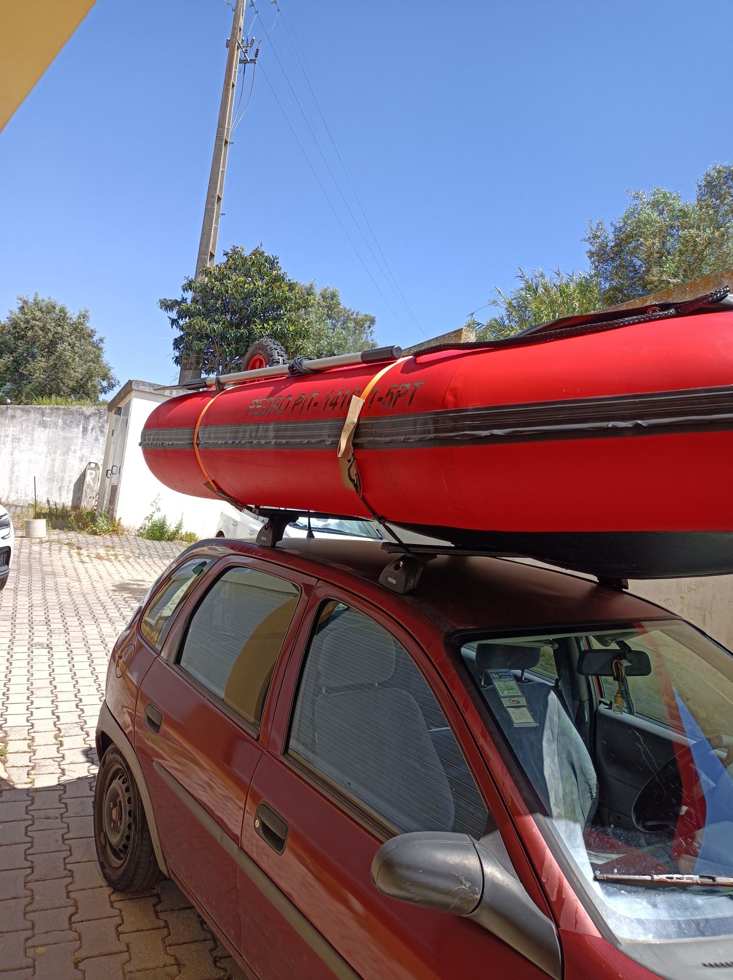 Barco semi-rigido