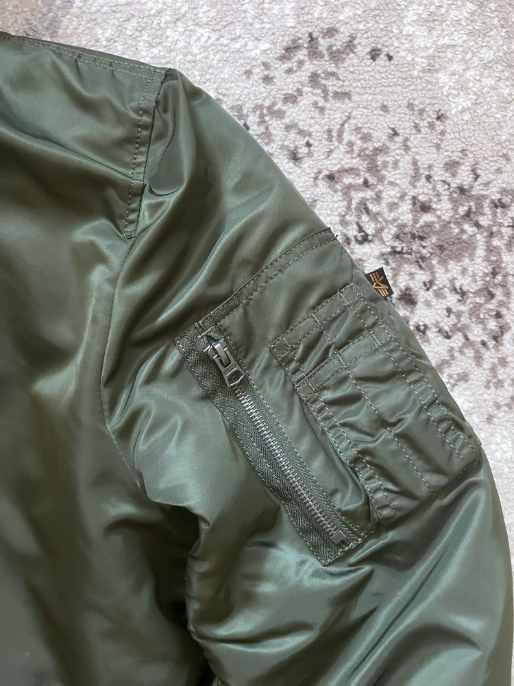 Бомбер аляска alpha industries M