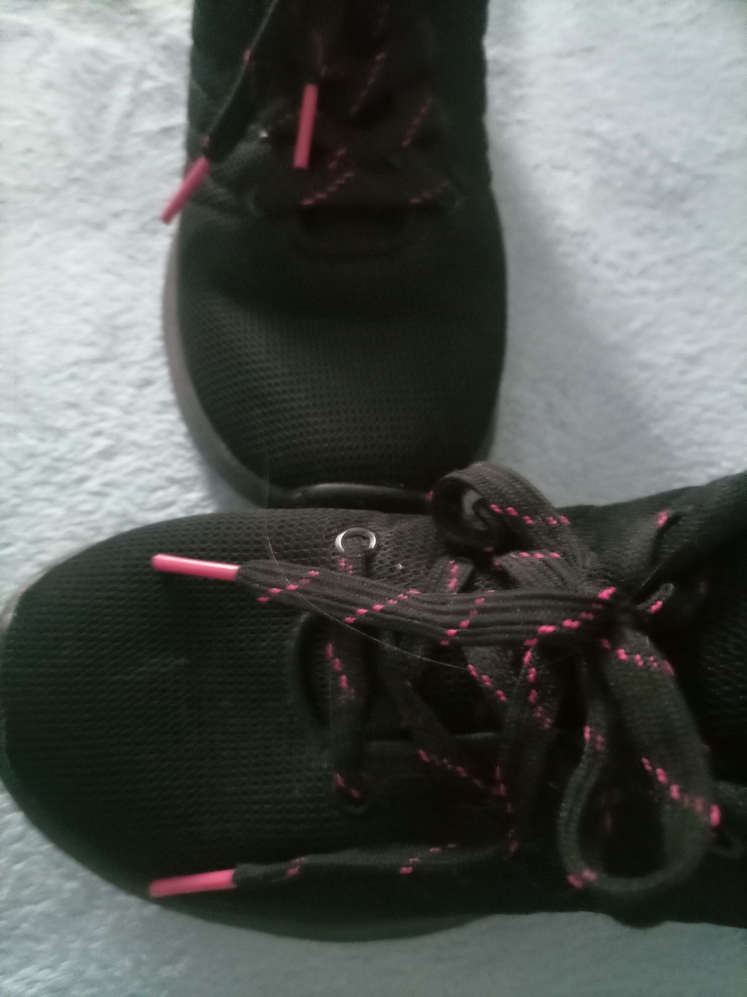 Tennis Primark tamanho 35 pequeno rosa e preto