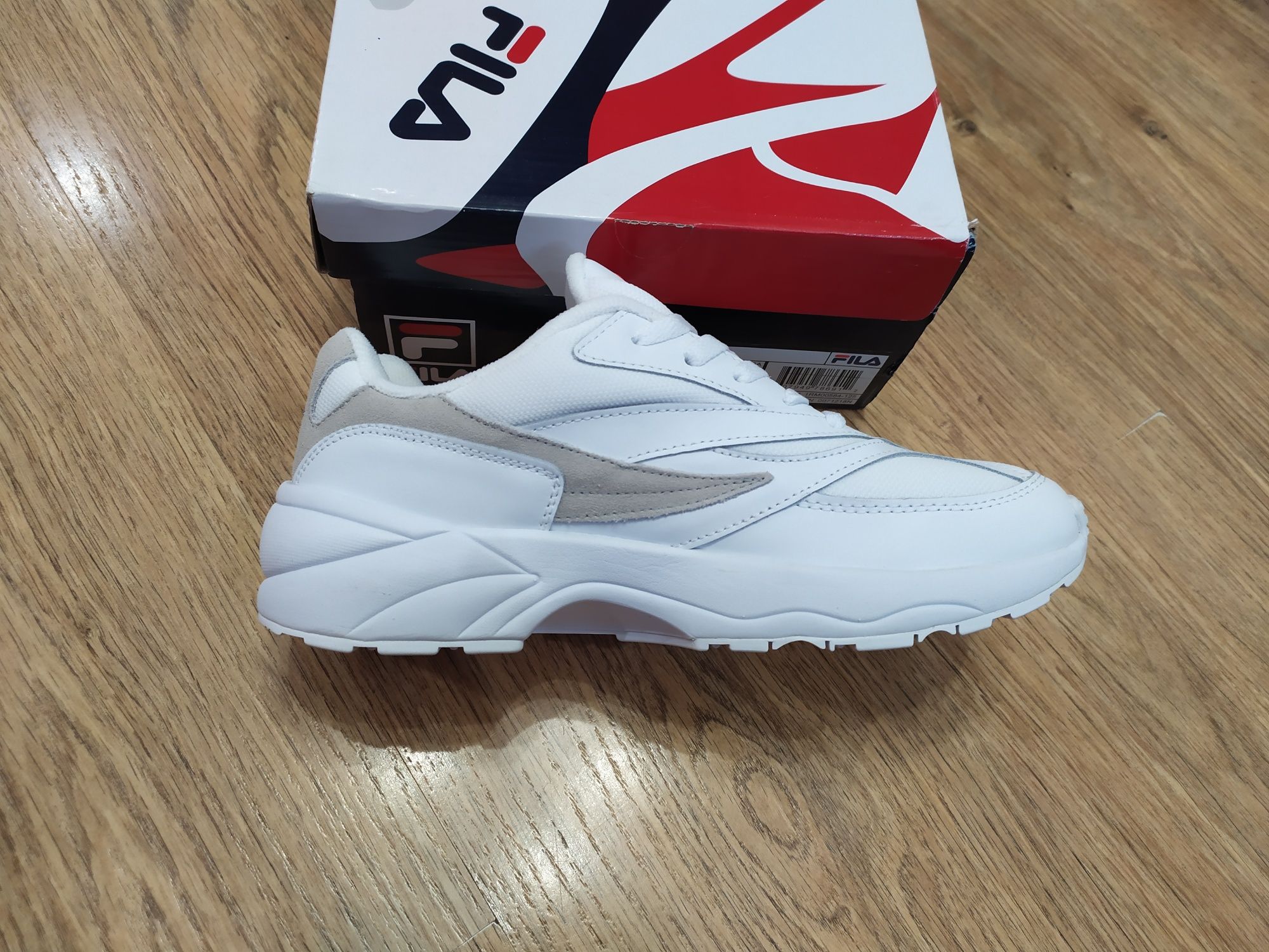 Красиві кросівки Fila Men's V94m low, 26,5см кросовки кросовки