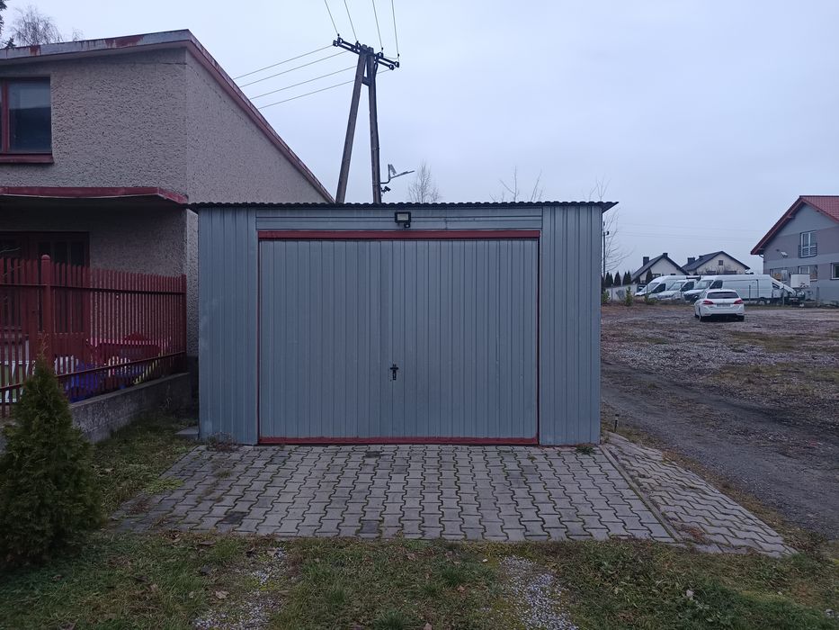 Sprzedam garaż do demontażu