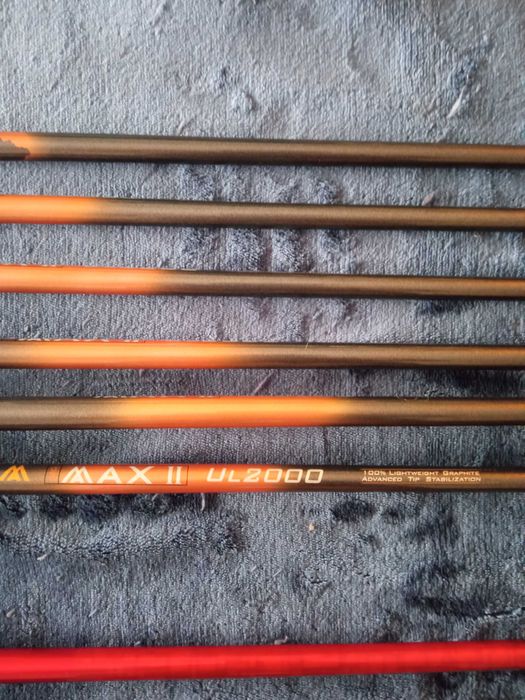 Vendo conjuntos de tacos de golf.