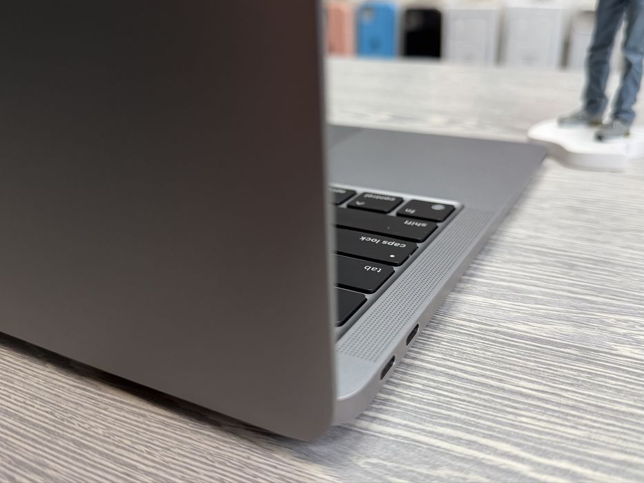 MacBook Air 13  M1 / RAM 8 / SSD 256 GB / Space Grey / 2020