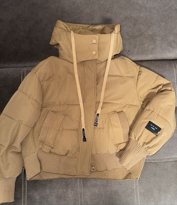 Стильна осіння жіноча курточка