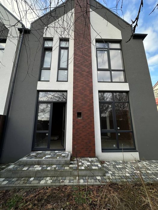 Сучасний таунхаус у Бучі — якісне будівництво та зручна локація!