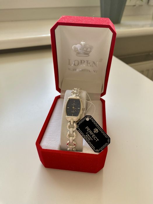 Elegancki, srebrny, damski zegarek marki Perfect