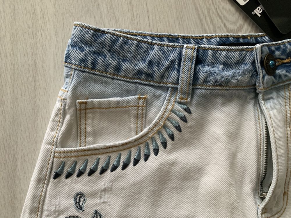 Krótkie jeansowe spodenki damskie Desigual