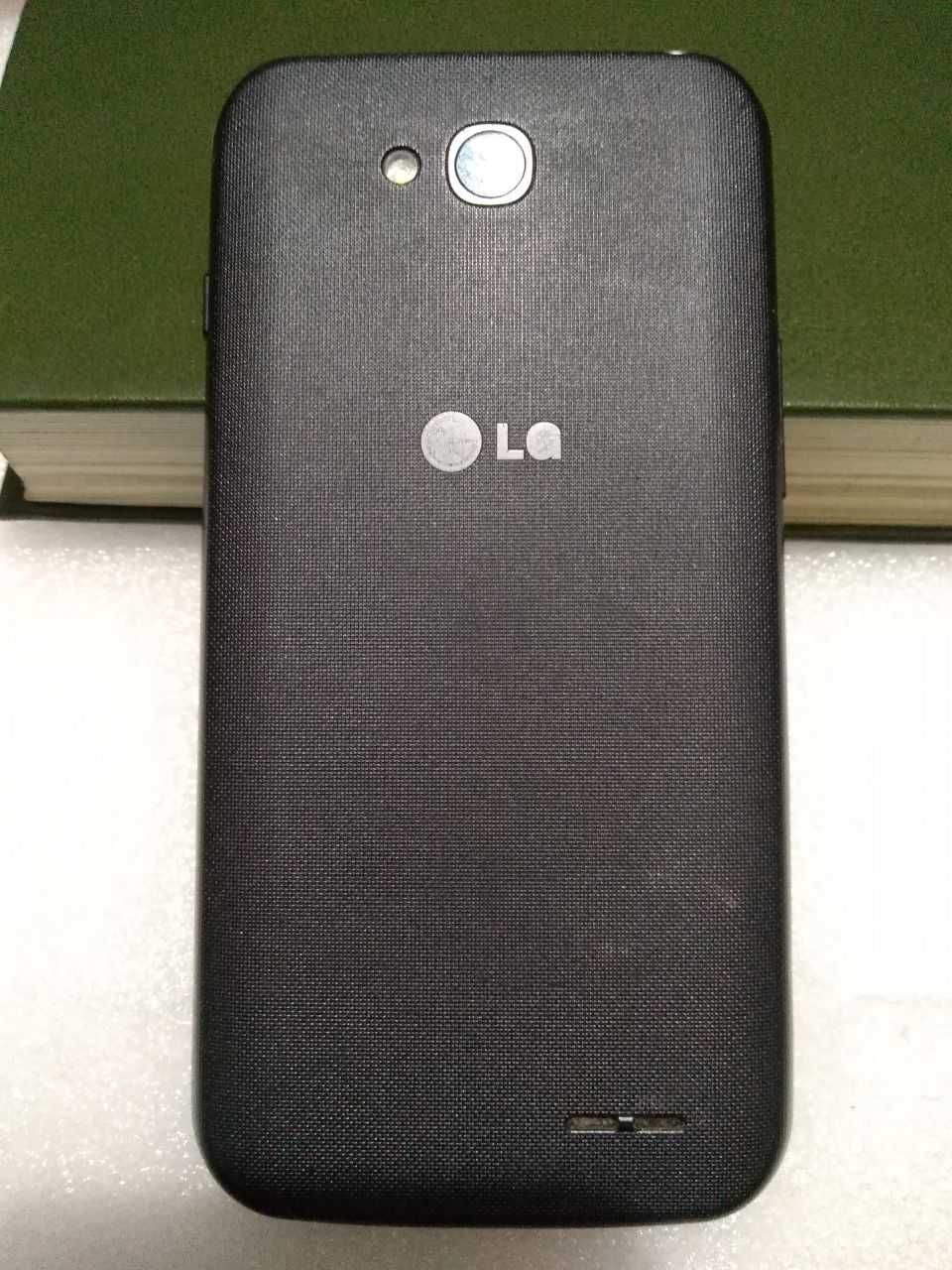 LG D410 L90 Dual, робочий, тріщини внизу на склі, + microSD 2Гб.