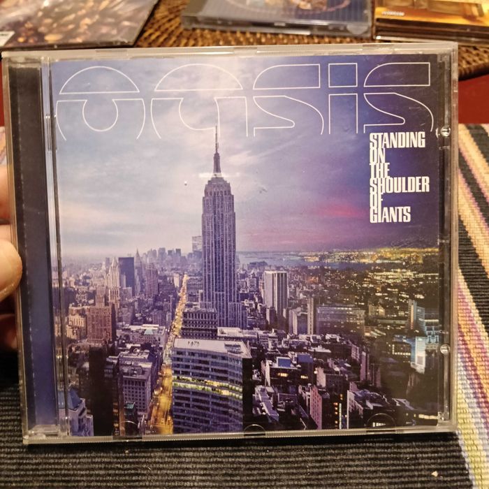 CD Oasis - Standing on the shoulder of giants