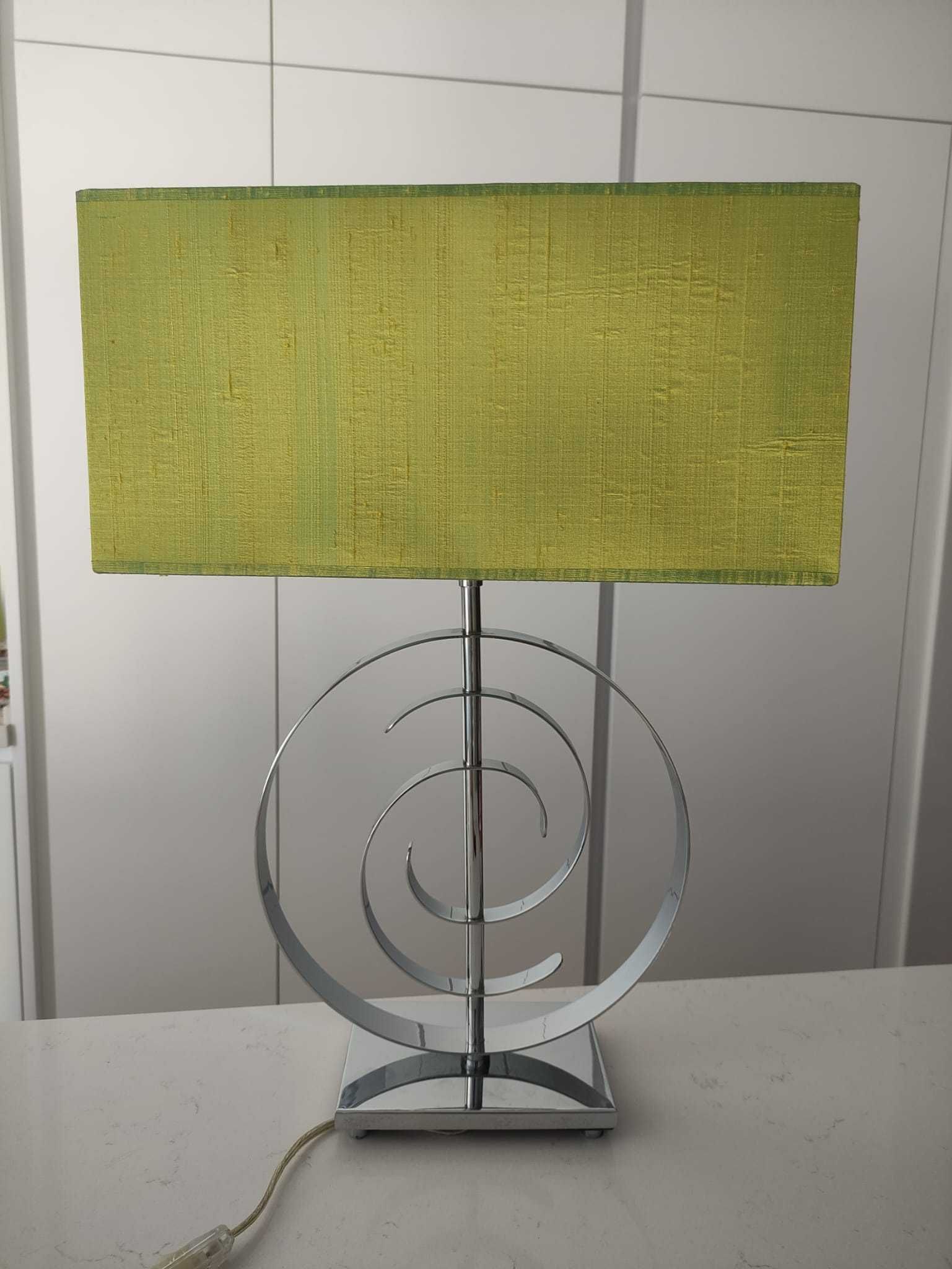 Candeeiro decorativo de mesa de apoio