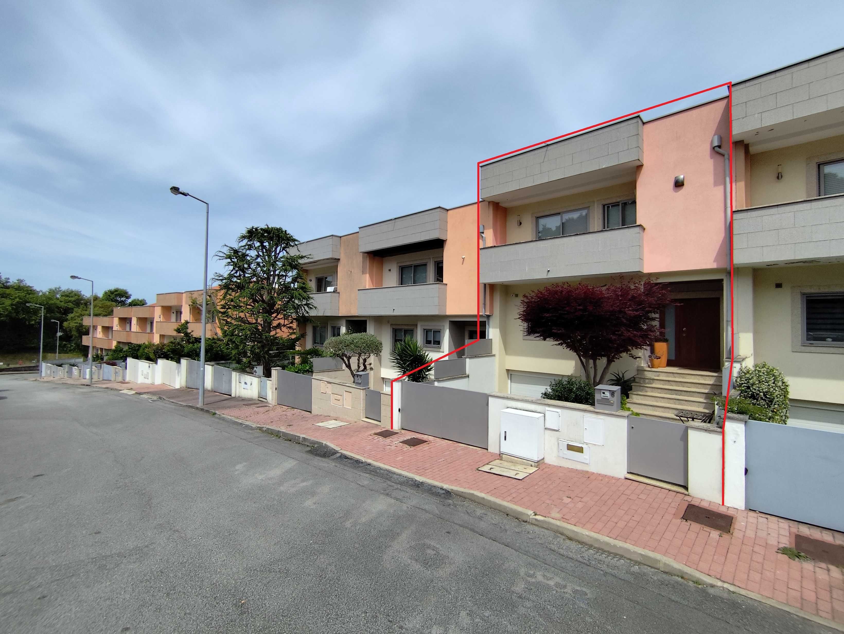 Moradia T4 - S. Pedro de Este, Perto dos escadórios do Bom Jesus
