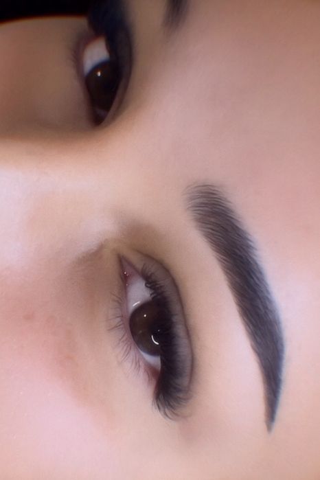 Unhas de Gel, Pestanas e Cuidados de Beleza