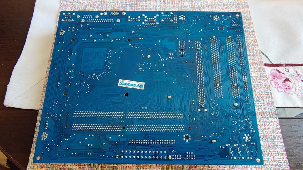 Gigabyte GA-945GCM-S2L,DDR2