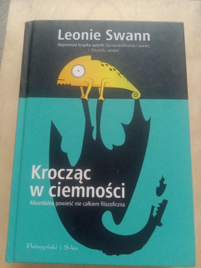 Krocząc w ciemności  Leonie Swann