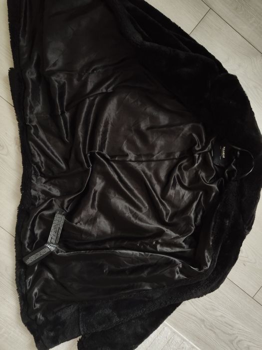 Czarny płaszcz sztuczne futerko Pull&Bear r.XS