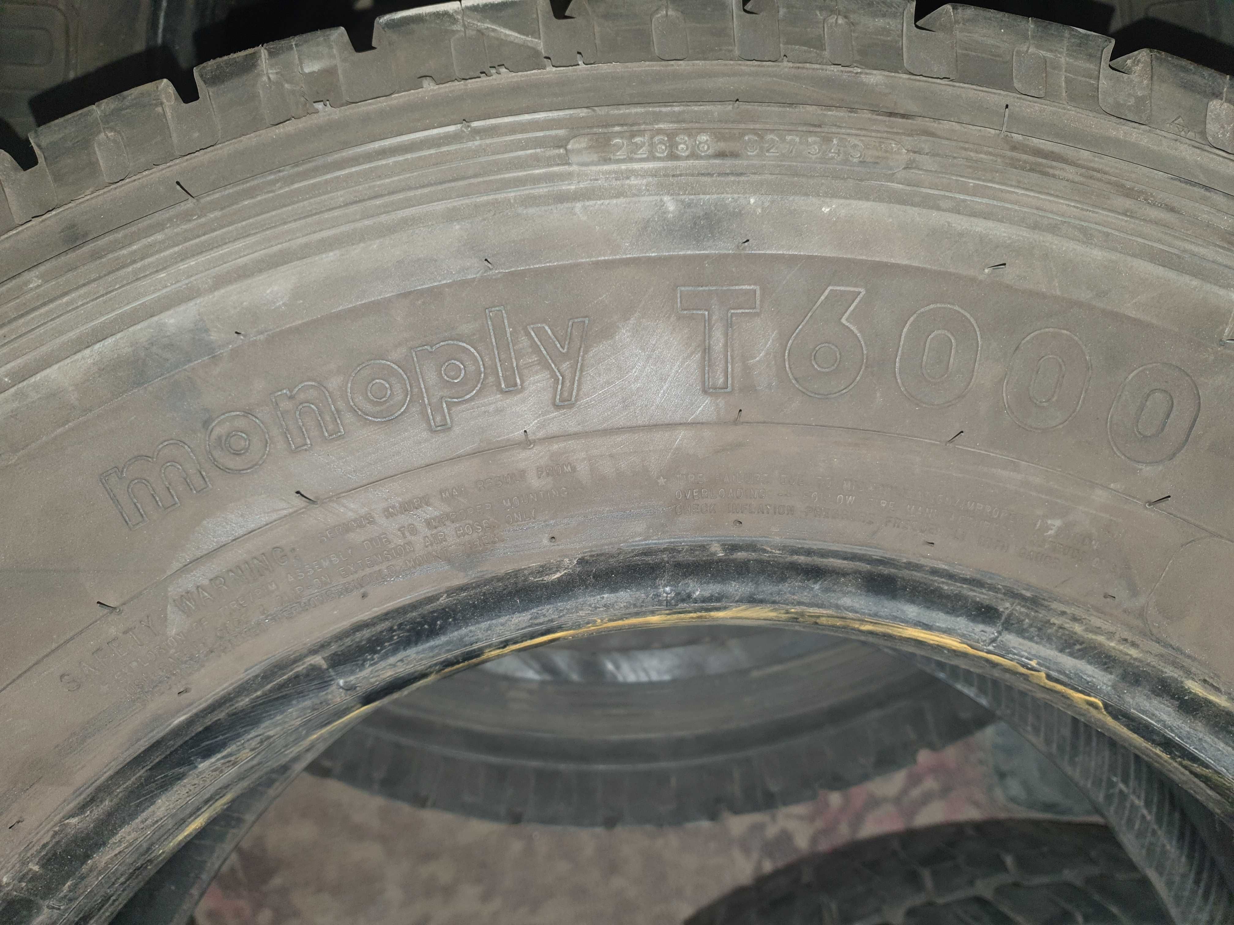 UNIROYAL 235 75 R17.5 в новенькому стані. Без торгу!