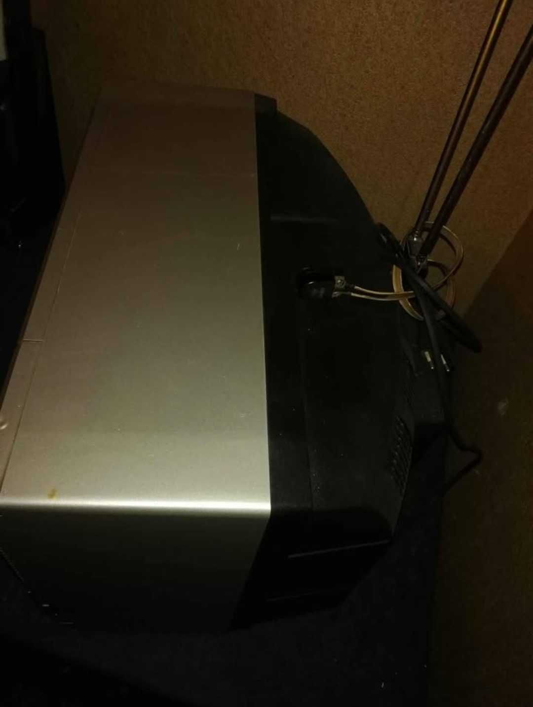 2tvs Samsung, chaleira ventoinha fogão cadeiras para sucata