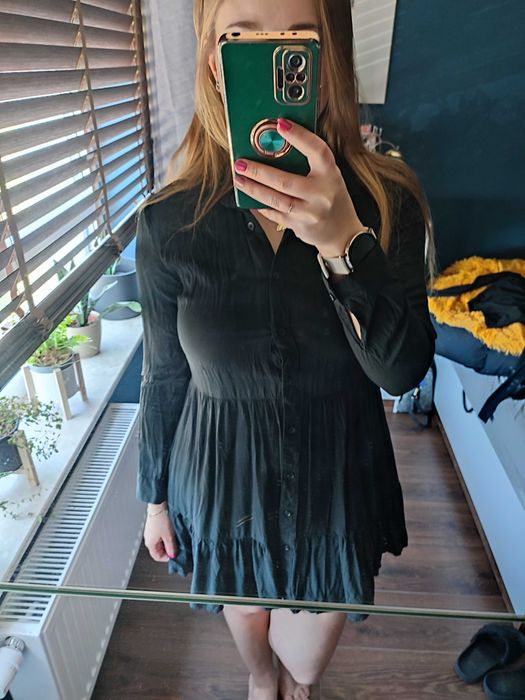 Mała czarna koszulowa