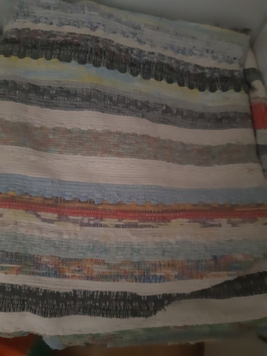 Mantas de retalhos grandes , novas , de varias cores  , sem bainha .