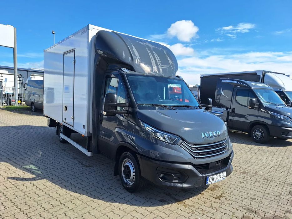 Iveco Daily 35S18 kontener 8EP / winda 750kg / krajowy / 3.0 180KM / LED  winda 750kg - nowy UDT - LED - super stan - 3.0 180KM - kontener 8EP