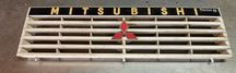Grelha frontal Mitsubishi Pajero 88