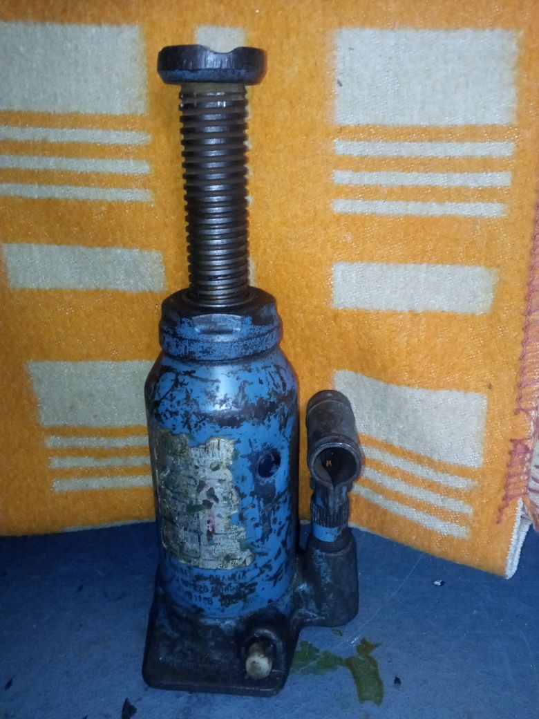 Lewarek hydrauliczny 2T 8T 12T podnośnik - opis.