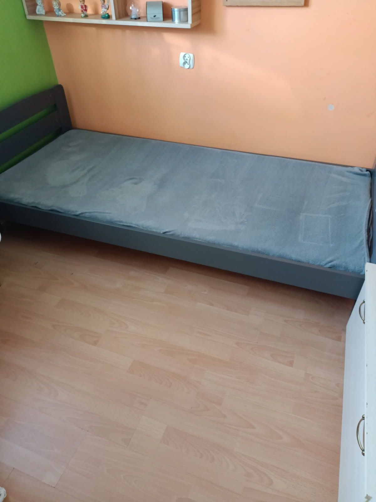 Sprzedam łóżko z materacem