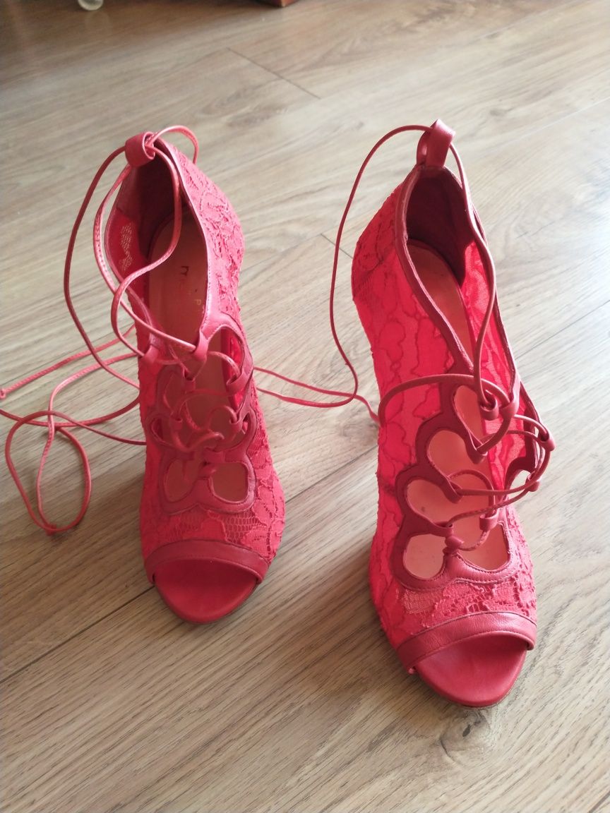 Damskie koronkowe buty