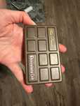 Paleta cieni Too Faced chocolate Chip jeden cień pokruszony od upadku