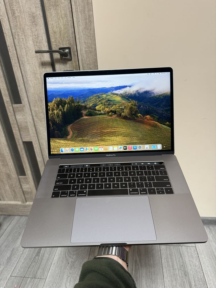 Macbook pro 15 2018 core i7 2.2ghz 32/256gb amd pro 555x 4gb
