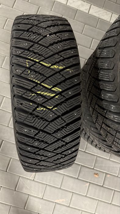 Продам резину Goodyear UltraGrip Ice SUV 255/50 R19 107T