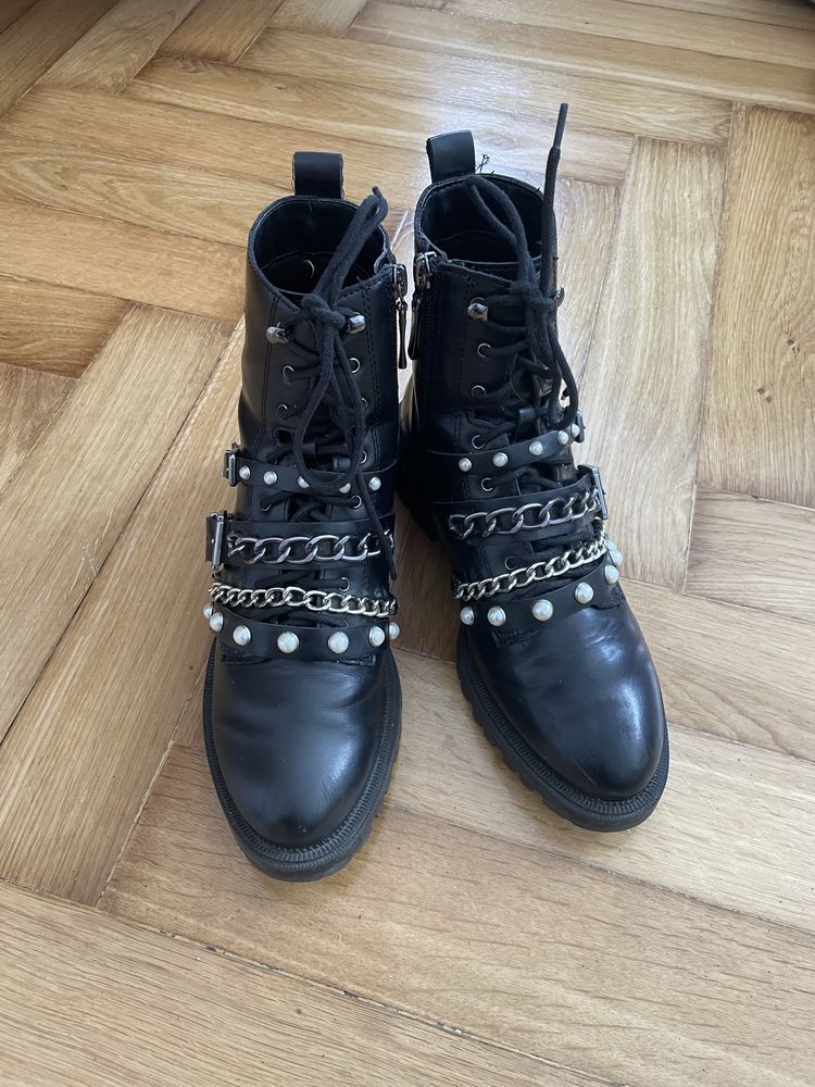 Botki z perłami i łancuchami, Stradivarius, 38